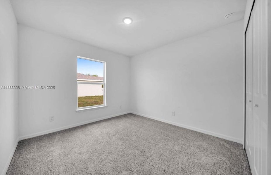 Spacious, unfurnished interior of a new home in , Cape Coral (Image 10).