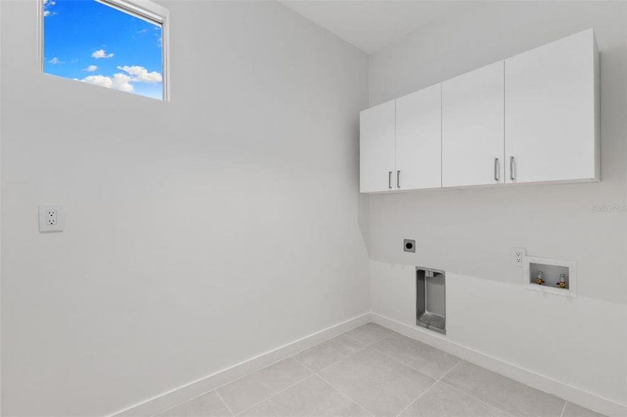 Spacious, unfurnished interior of a new home in , St. Petersburg (Image 20).
