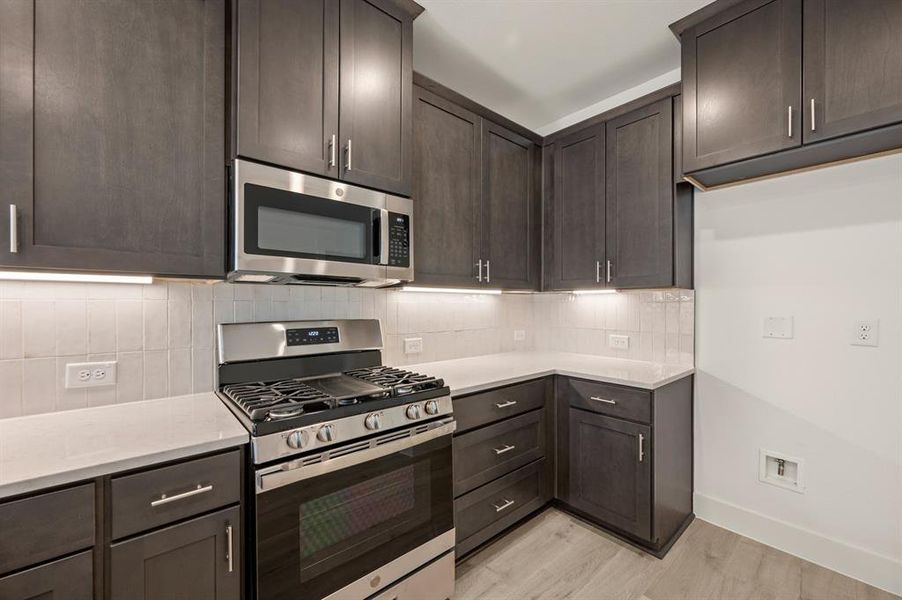 2544 Campden Mews-011