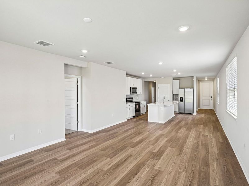 Spacious, unfurnished interior of a new home in Crescent Lakes - Premier Series, Punta Gorda (Image 13).