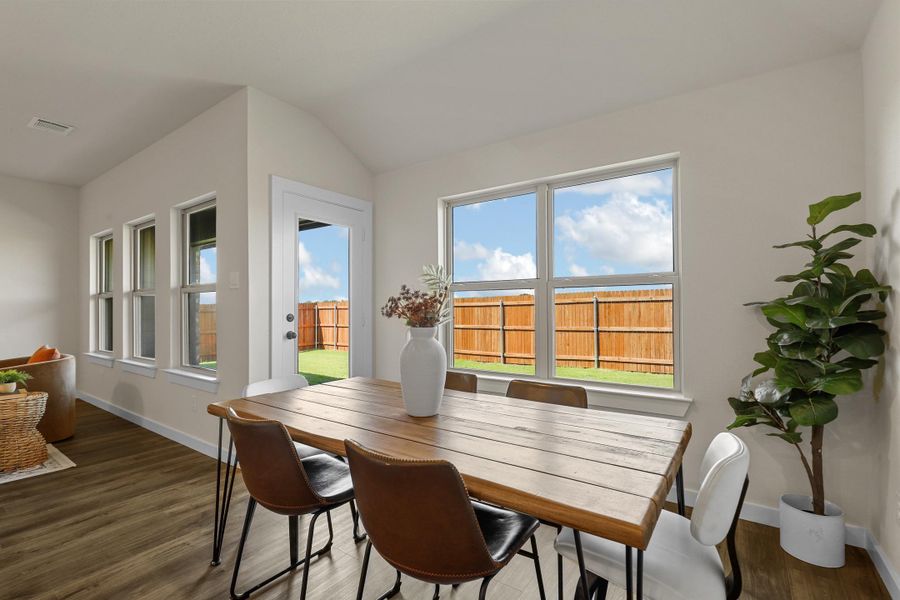 Representative furnished interior of a home built from the Essex by Cheldan Homes in Stoneview, Glen Rose (Image 40).
