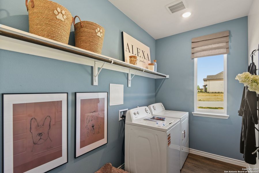 Furnished interior view inside a new home in Cinco Lakes, San Antonio (Image 14).