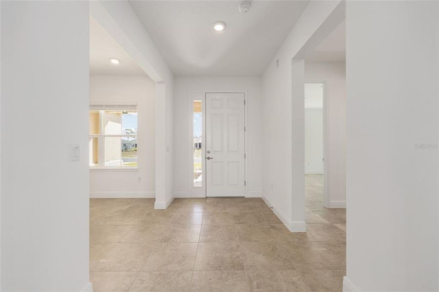 Spacious, unfurnished interior of a new home in , Ocala (Image 26).