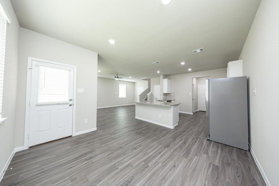 Spacious, unfurnished interior of a new home in Mackenzie Creek, Conroe (Image 12). Spacious, unfurnished interior of a new home in Mackenzie Creek, Conroe (Image 12).