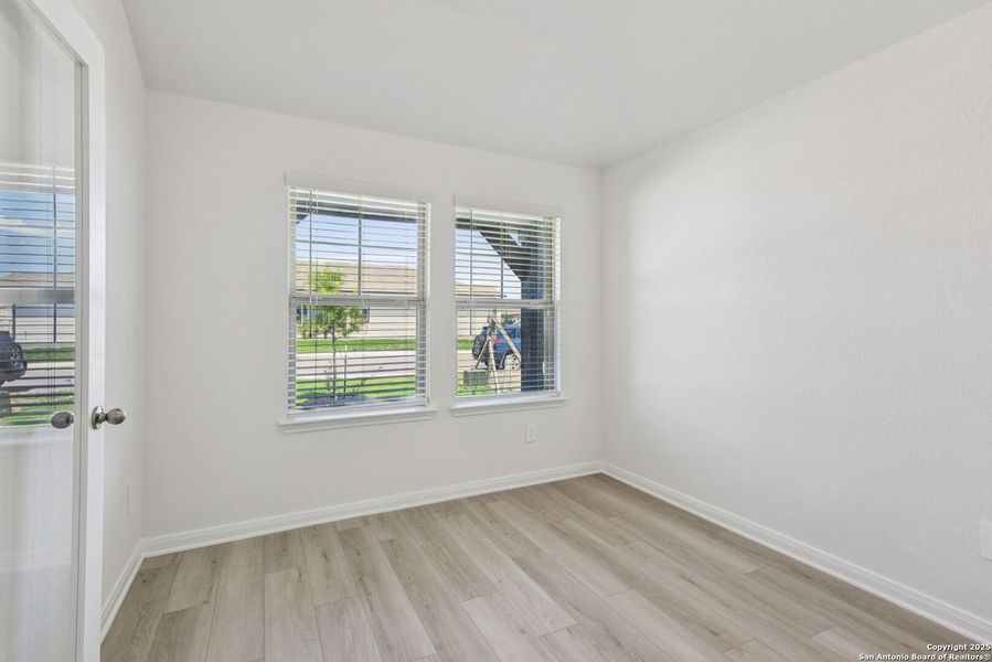 Spacious, unfurnished interior of a new home in Catalina, Converse (Image 28).