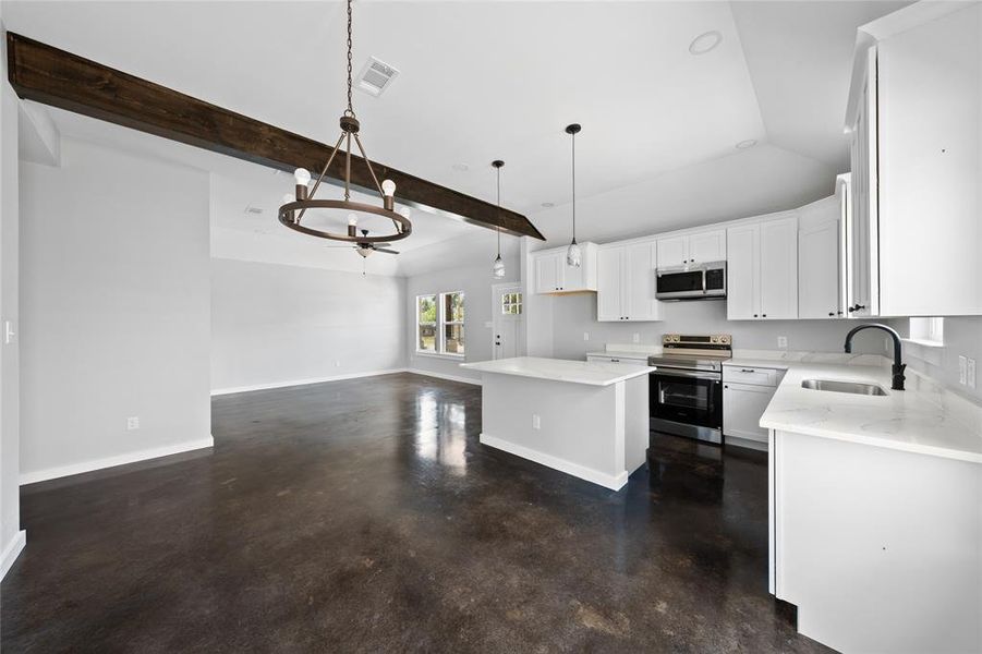Furnished interior view inside a new home in , Gatesville (Image 6).
