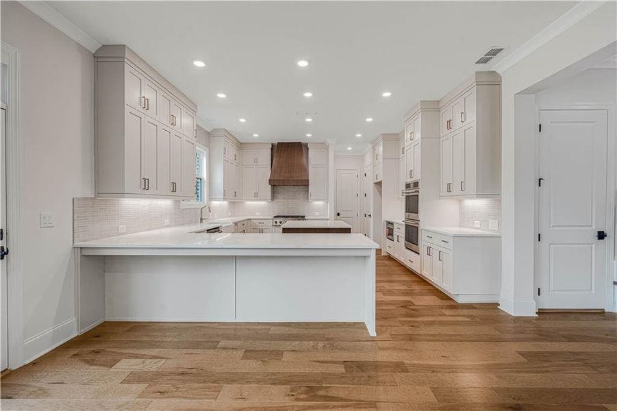 Furnished interior view inside a new home in Bellwyn, Johns Creek (Image 8).