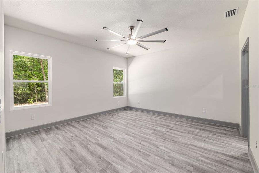Spacious, unfurnished interior of a new home in , Fort White (Image 25).