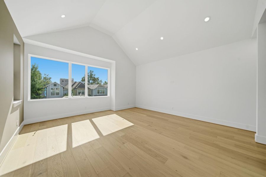 Spacious, unfurnished interior of a new home in , Houston (Image 24).