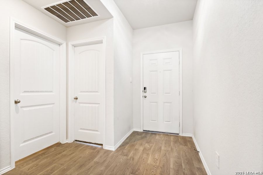 Spacious, unfurnished interior of a new home in Swenson Heights, Seguin (Image 22).