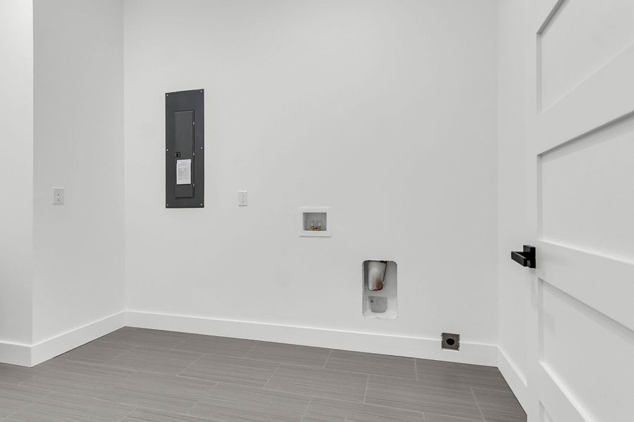 Spacious, unfurnished interior of a new home in , Summerville (Image 55).