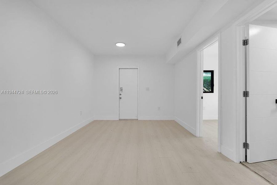 Spacious, unfurnished interior of a new home in , Miami (Image 31).