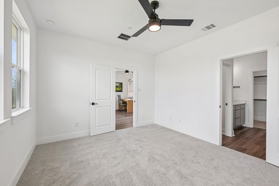 Spacious, unfurnished interior of a new home in Avery Centre, Round Rock (Image 20). Spacious, unfurnished interior of a new home in Avery Centre, Round Rock (Image 20).