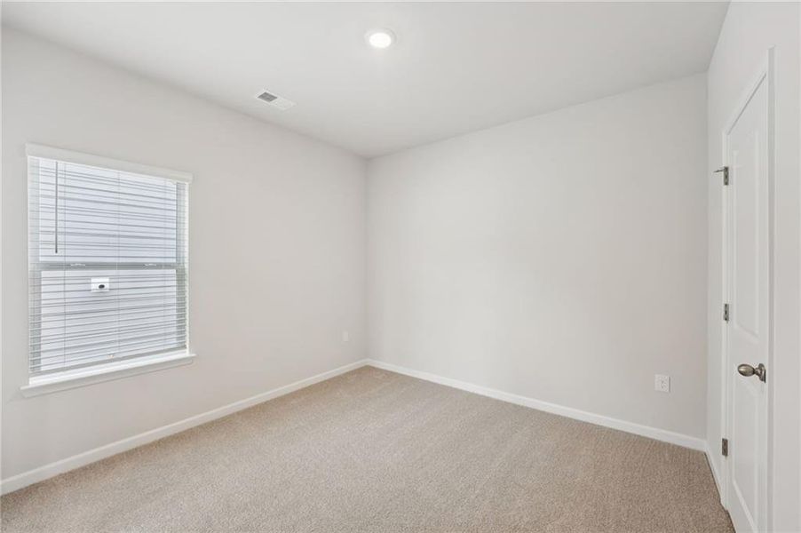 Spacious, unfurnished interior of a new home in Westmont Preserve, Powder Springs (Image 50).