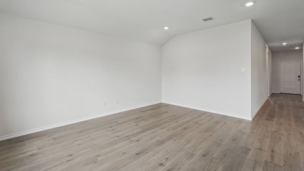 Spacious, unfurnished interior of a new home in Blaire Lake, Tyler (Image 16). Spacious, unfurnished interior of a new home in Blaire Lake, Tyler (Image 16).