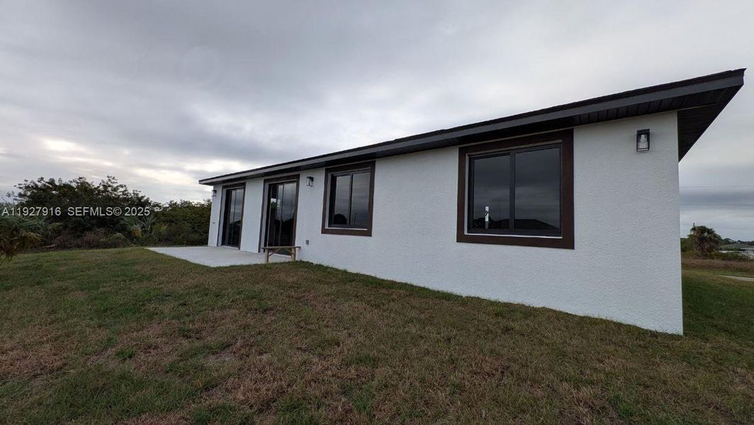 Exterior details and patio area of a home in , Labelle (Image 4).