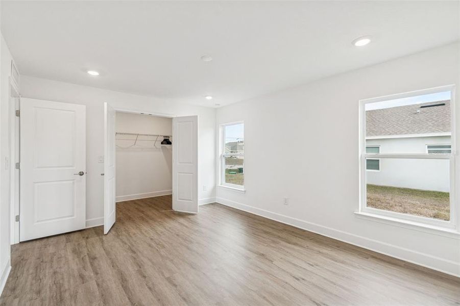 Spacious, unfurnished interior of a new home in , Spring Hill (Image 24).