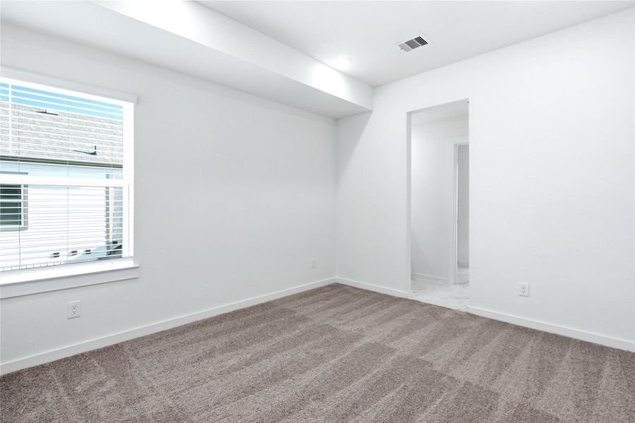 Spacious, unfurnished interior of a new home in Foxtail Palms, Manvel (Image 29).