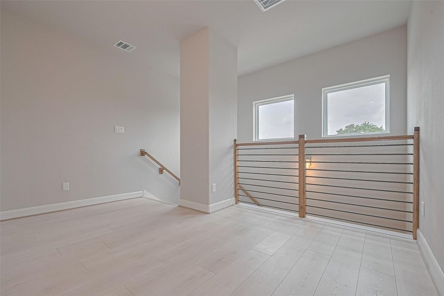 Spacious, unfurnished interior of a new home in Regents Court, Houston (Image 38).