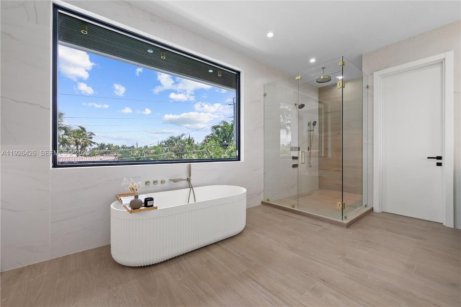 Furnished interior view inside a new home in , Fort Lauderdale (Image 18).