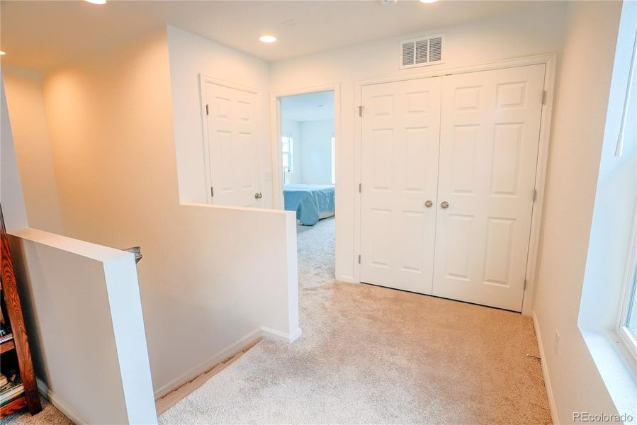 Spacious, unfurnished interior of a new home in , Monument (Image 18).