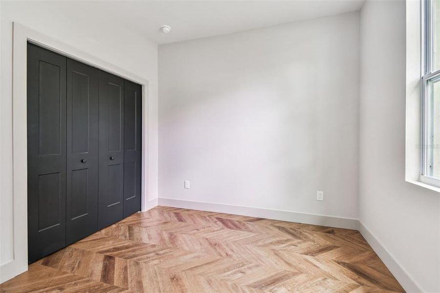 Spacious, unfurnished interior of a new home in , Tampa (Image 20).