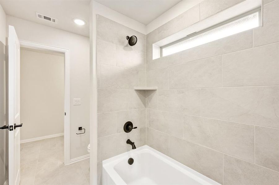 Close-up of interior finishes inside a home in Willow Wood, McKinney (Image 21). Close-up of interior finishes inside a home in Willow Wood, McKinney (Image 21).