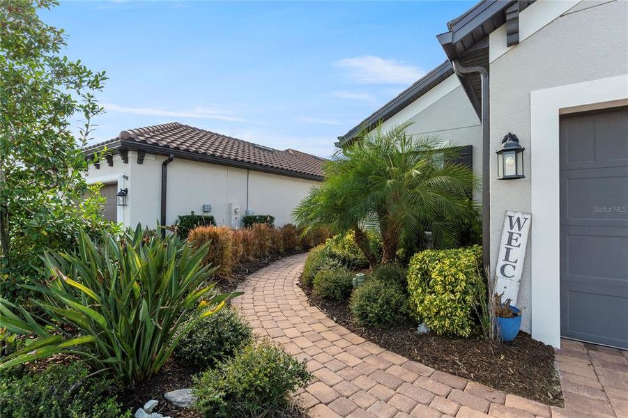 Exterior details and patio area of a home in , Wesley Chapel (Image 21).