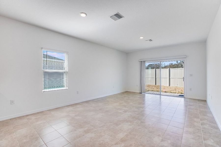 Spacious, unfurnished interior of a new home in Coopers Meadow, Jacksonville (Image 19).
