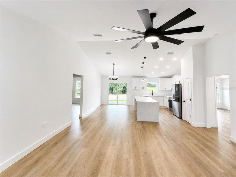 Spacious, unfurnished interior of a new home in , Ocala (Image 24).