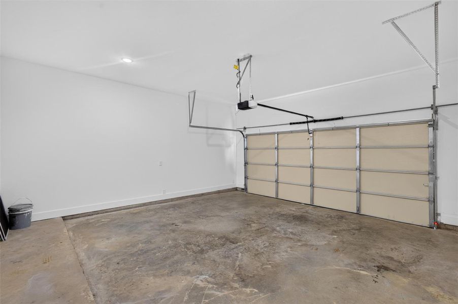 Spacious, unfurnished interior of a new home in , Houston (Image 23).