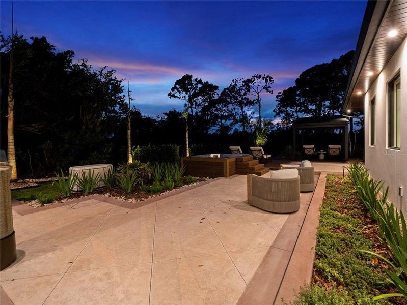 Exterior details and patio area of a home in , Orlando (Image 33).