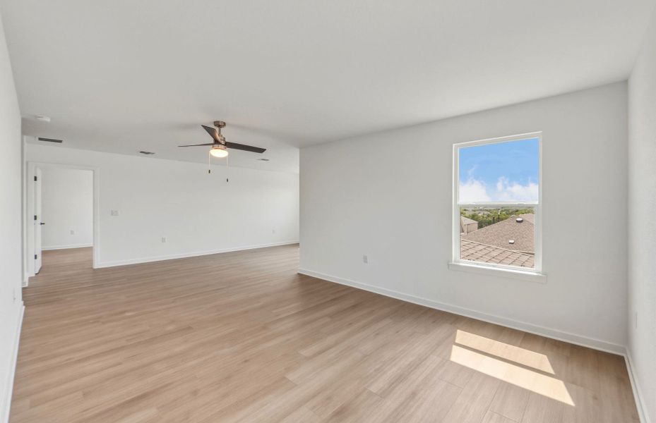Spacious, unfurnished interior of a new home in Sun City Texas, Georgetown (Image 50).