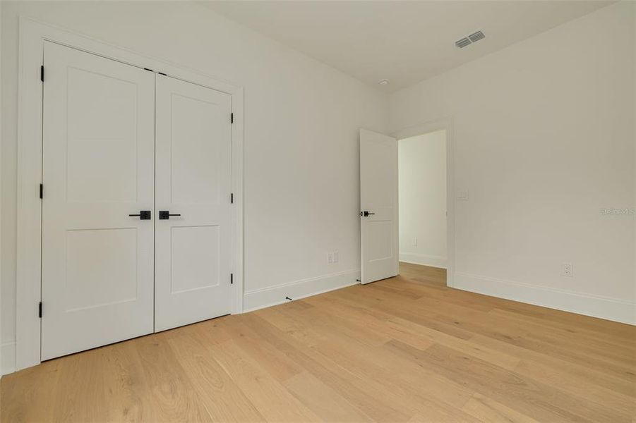 Spacious, unfurnished interior of a new home in , St. Petersburg (Image 20).