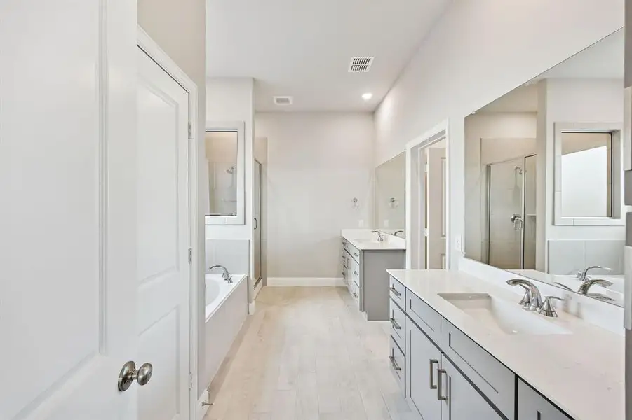 Furnished interior view inside a new home in Venetian, Weston (Image 9).