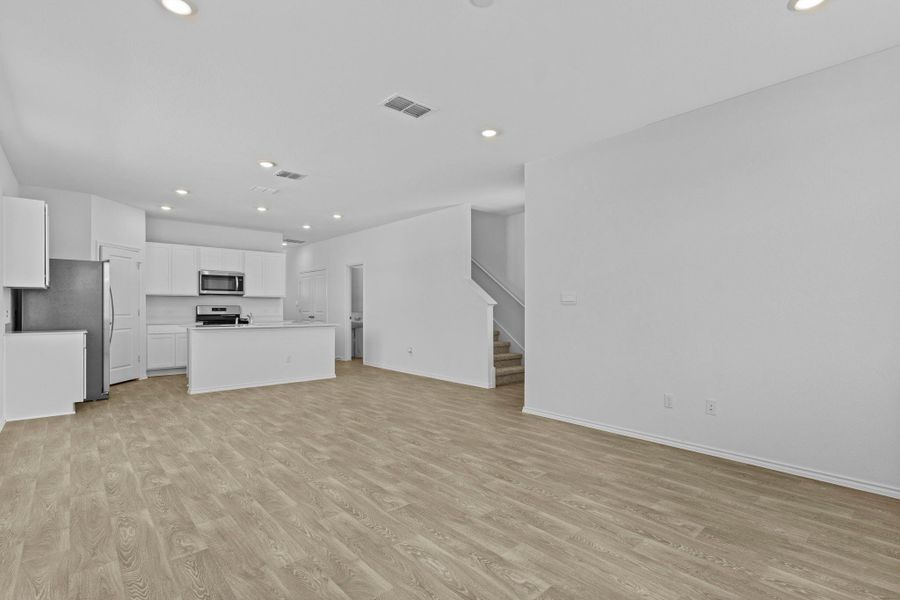 Spacious, unfurnished interior of a new home in Valverde, Bastrop (Image 26).