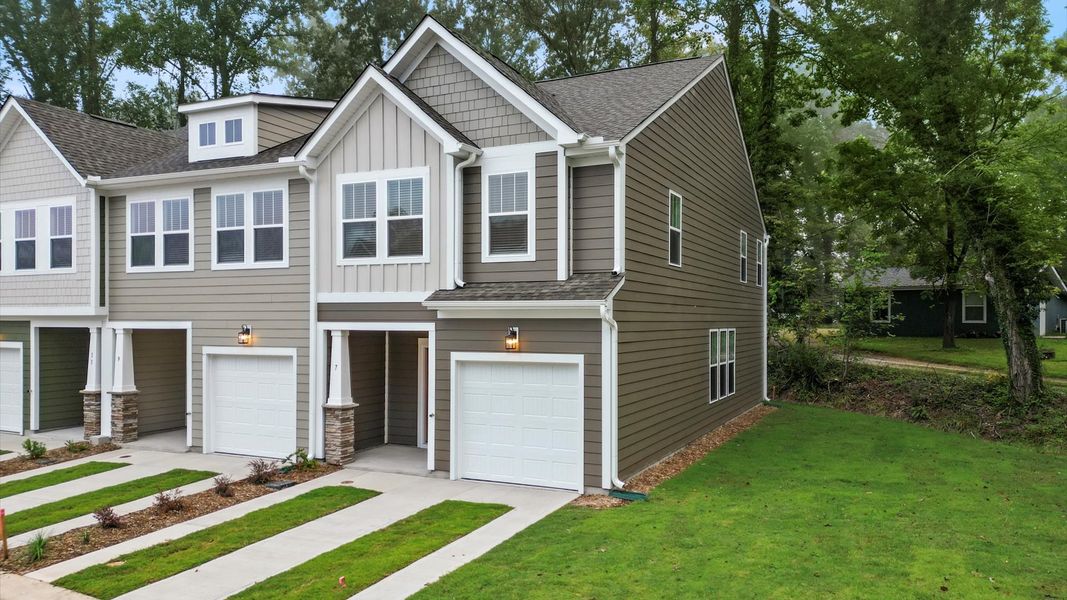 Highly desirable exterior with refined craftsmanship in a reputable neighborhood Highly desirable exterior with refined craftsmanship in a reputable neighborhood