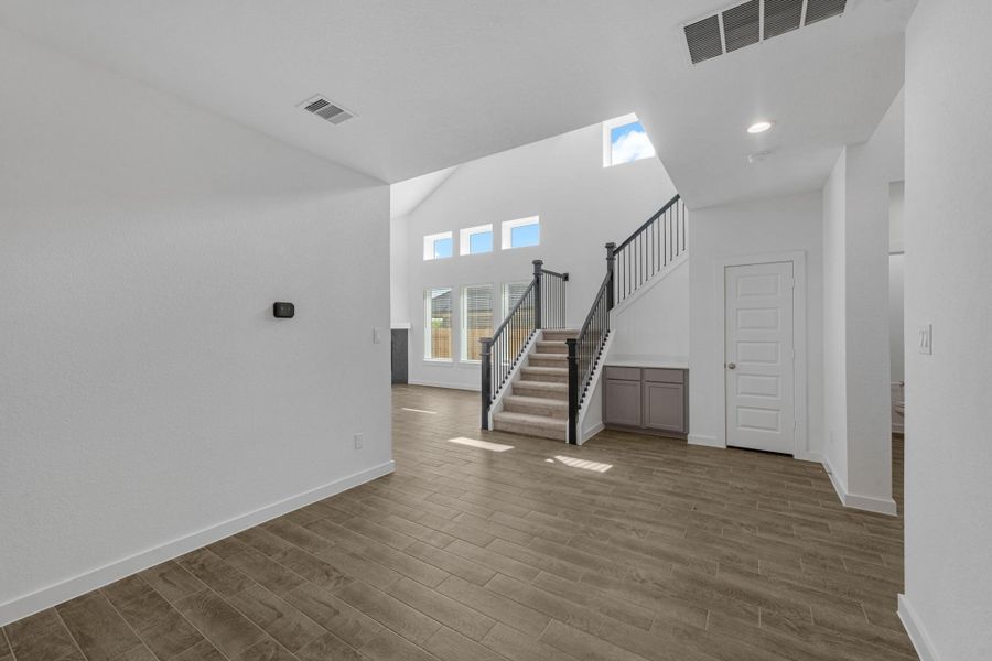 Spacious, unfurnished interior of a new home in Briarwood Crossing, Rosenberg (Image 18).