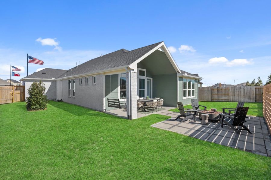 Representative exterior details of a home built from the Aubrey by Chesmar Homes in Sienna, Missouri City (Image 32).