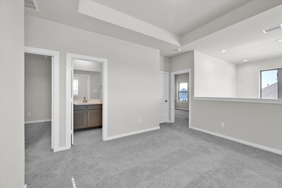 Spacious, unfurnished interior of a new home in Canterra Creek  60', Rosharon (Image 29).