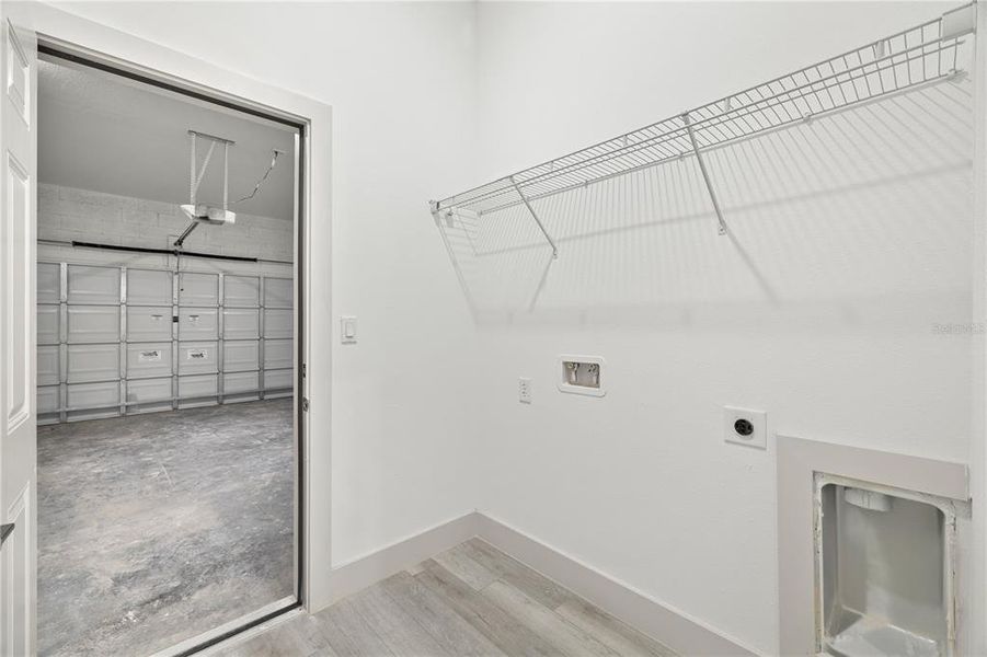 Spacious, unfurnished interior of a new home in , North Port (Image 20).