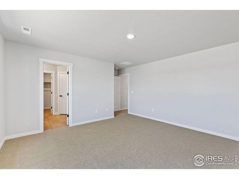 Spacious, unfurnished interior of a new home in , Fort Collins (Image 22).