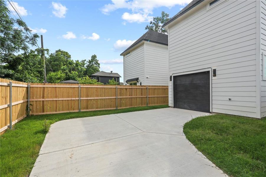 Front exterior of a new home in , Dallas, TX, highlighting curb appeal (Image 1). Front exterior of a new home in , Dallas, TX, highlighting curb appeal (Image 1).