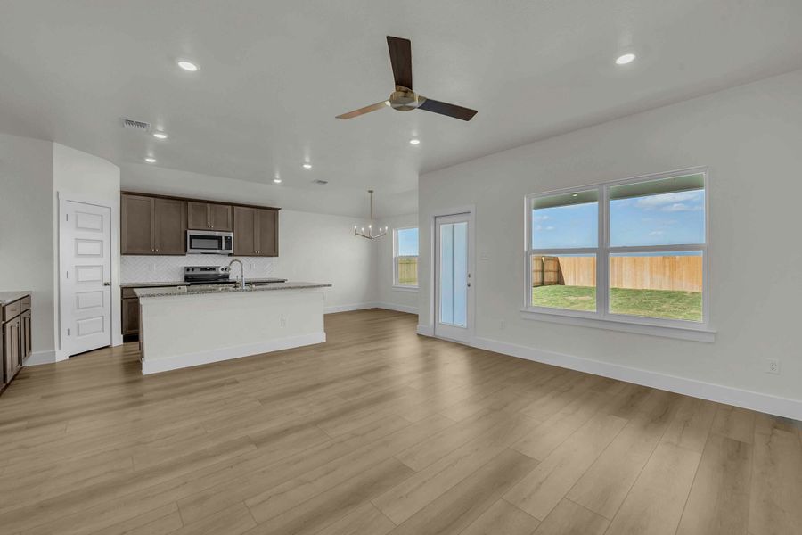 Spacious, unfurnished interior of a new home in Mesa Ridge, Temple (Image 4). Spacious, unfurnished interior of a new home in Mesa Ridge, Temple (Image 4).