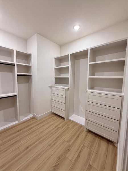 Spacious, unfurnished interior of a new home in , Pearland (Image 27).