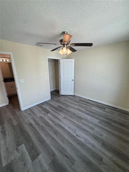 Spacious, unfurnished interior of a new home in , Tampa (Image 18).