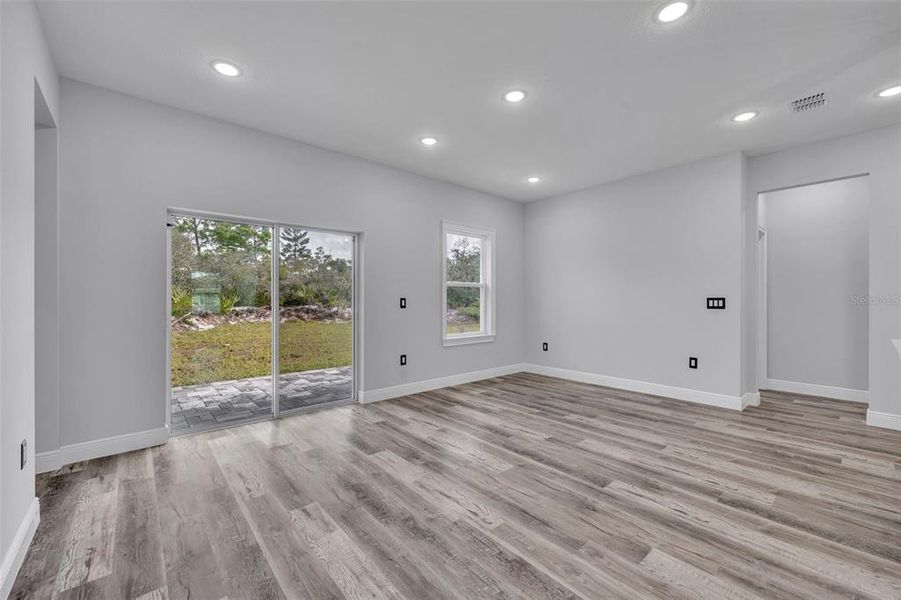 Spacious, unfurnished interior of a new home in , Kissimmee (Image 25).