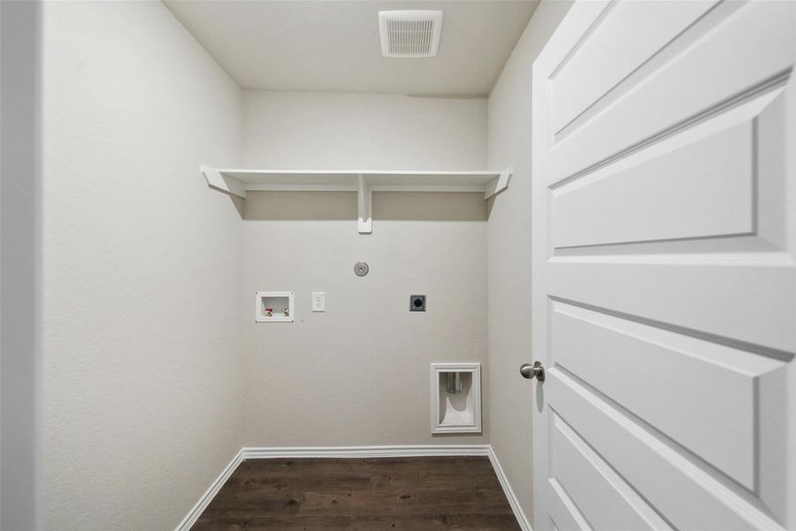 Spacious, unfurnished interior of a new home in , Waller (Image 14).