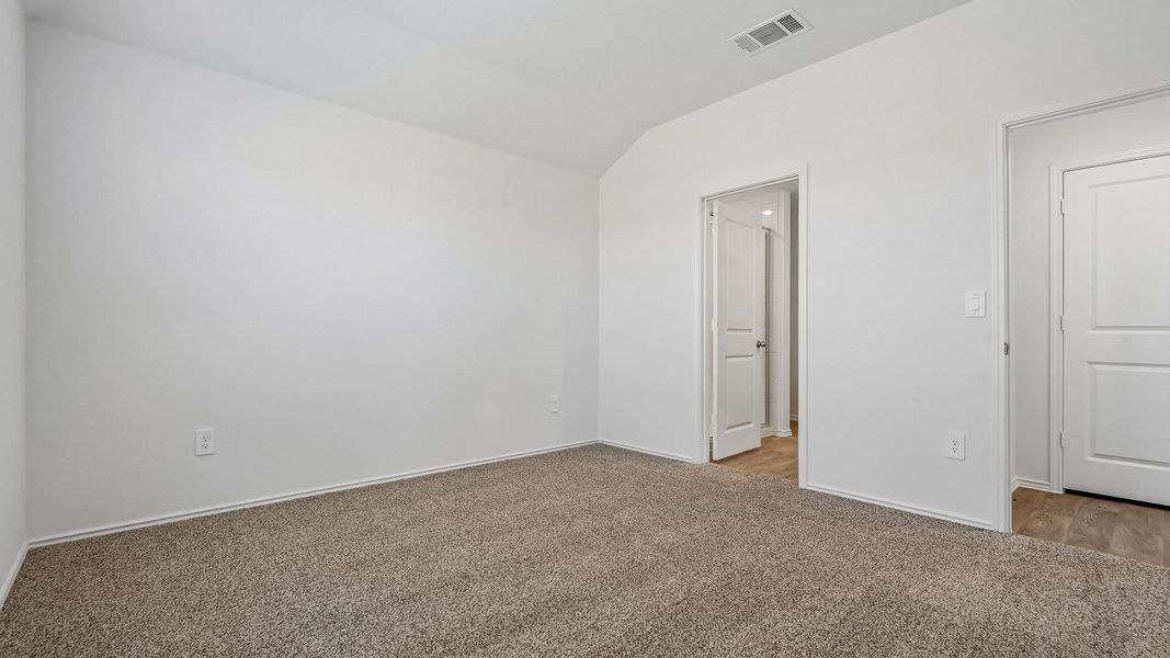 Spacious, unfurnished interior of a new home in Durango, Mustang Ridge (Image 29).