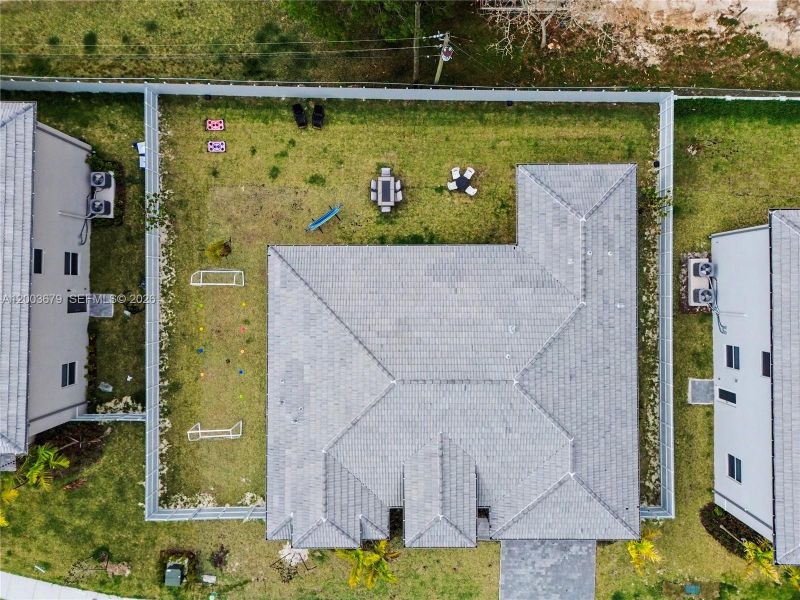 Exterior details and patio area of a home in , Miami (Image 24).